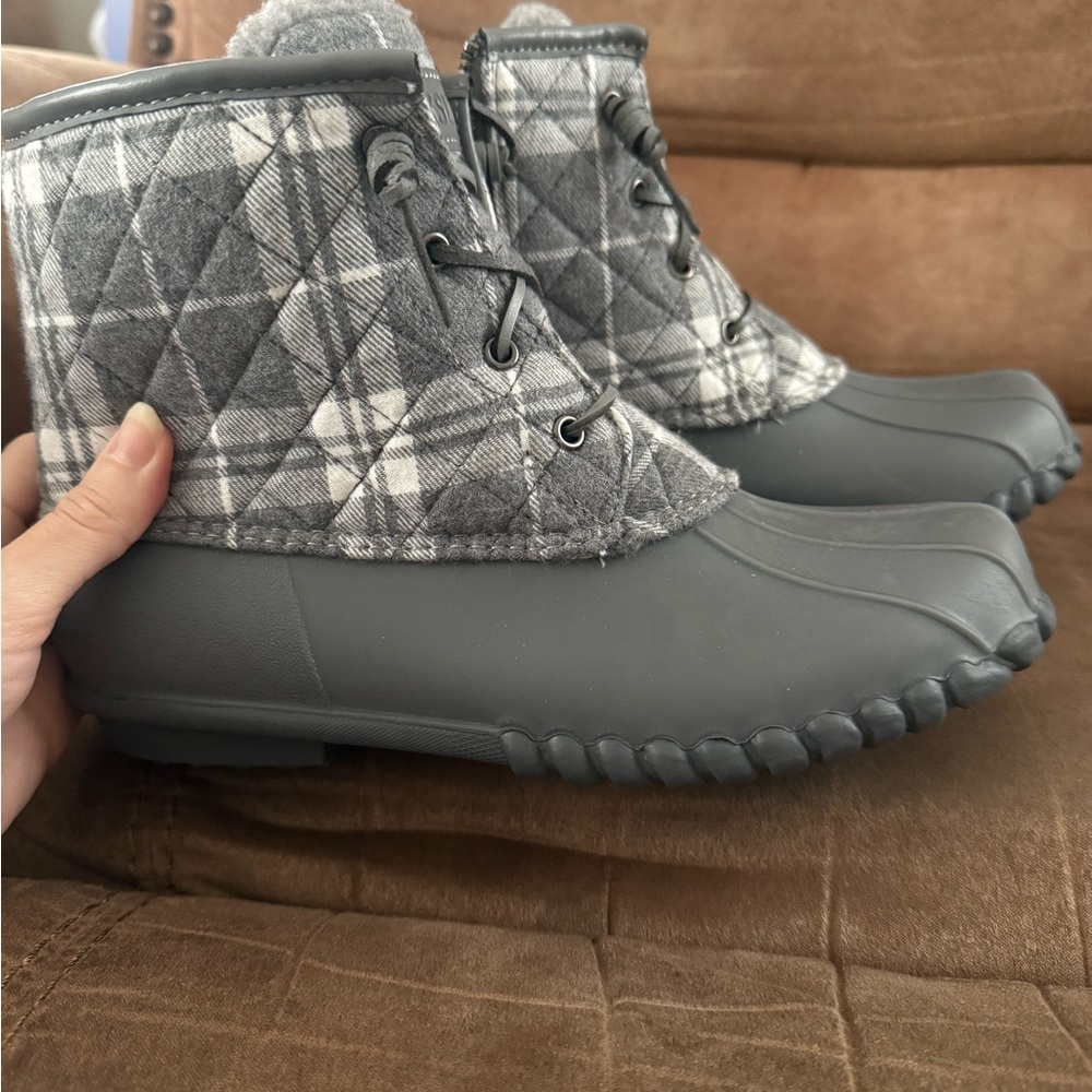 Dksuko Gray Quilted Duck Boots New